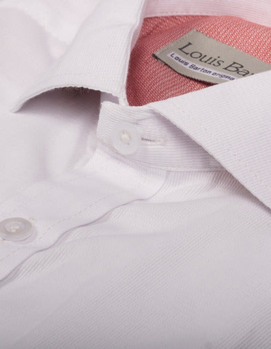 Camisa Manga Larga Blanca Textura Rayas Contraste Rojo - Moldería clásica