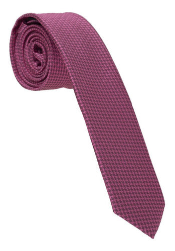Corbata Pitillo En Poliéster Color Fucsia Textura Diagonal