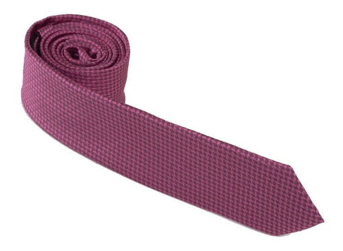 Corbata Pitillo En Poliéster Color Fucsia Textura Diagonal
