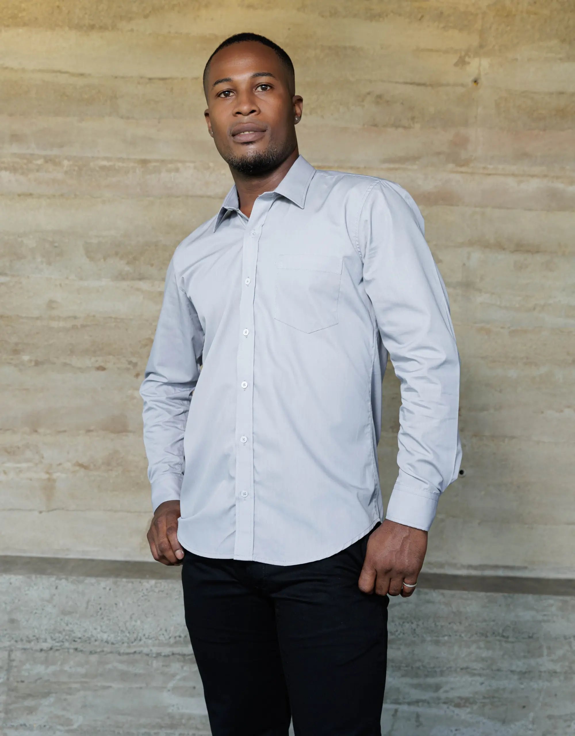 Camisa Manga Larga Sin Textura Color Gris - Moldería slim