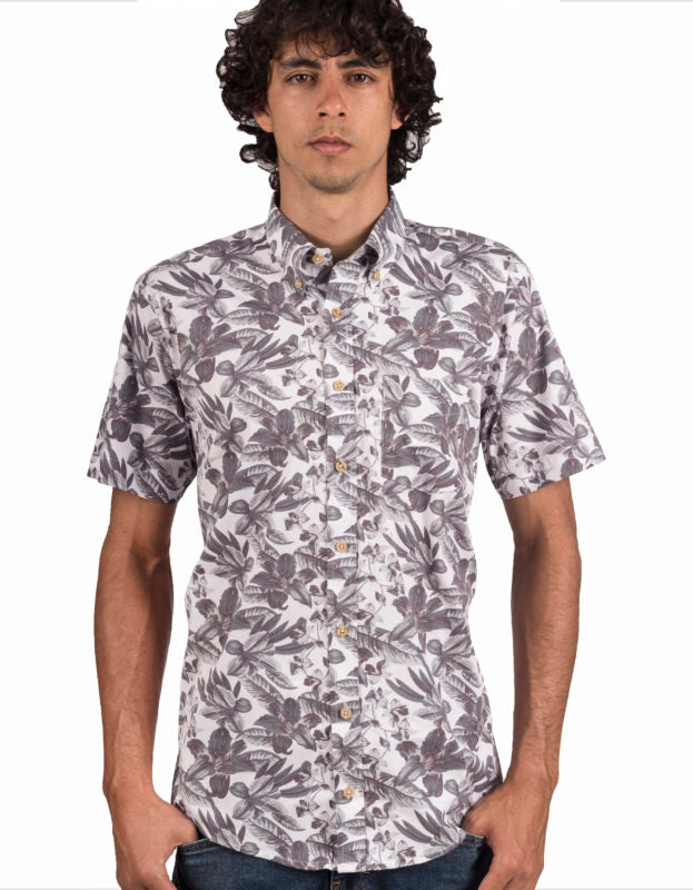 Camisa Manga Corta Blanca Estampado Tropical Hojas Gris Azulado - Moldería informal