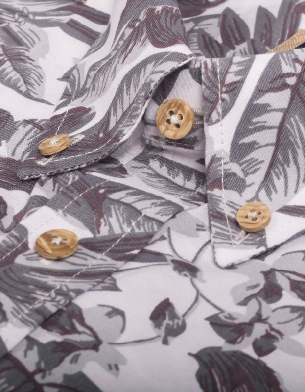 Camisa Manga Corta Blanca Estampado Tropical Hojas Gris Azulado - Moldería informal