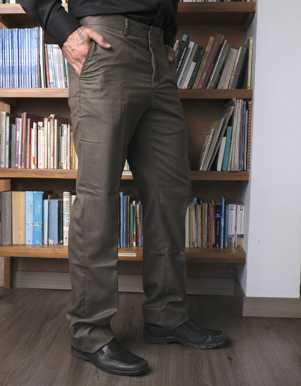 Pantalón Clásico Standard Fit Cafe