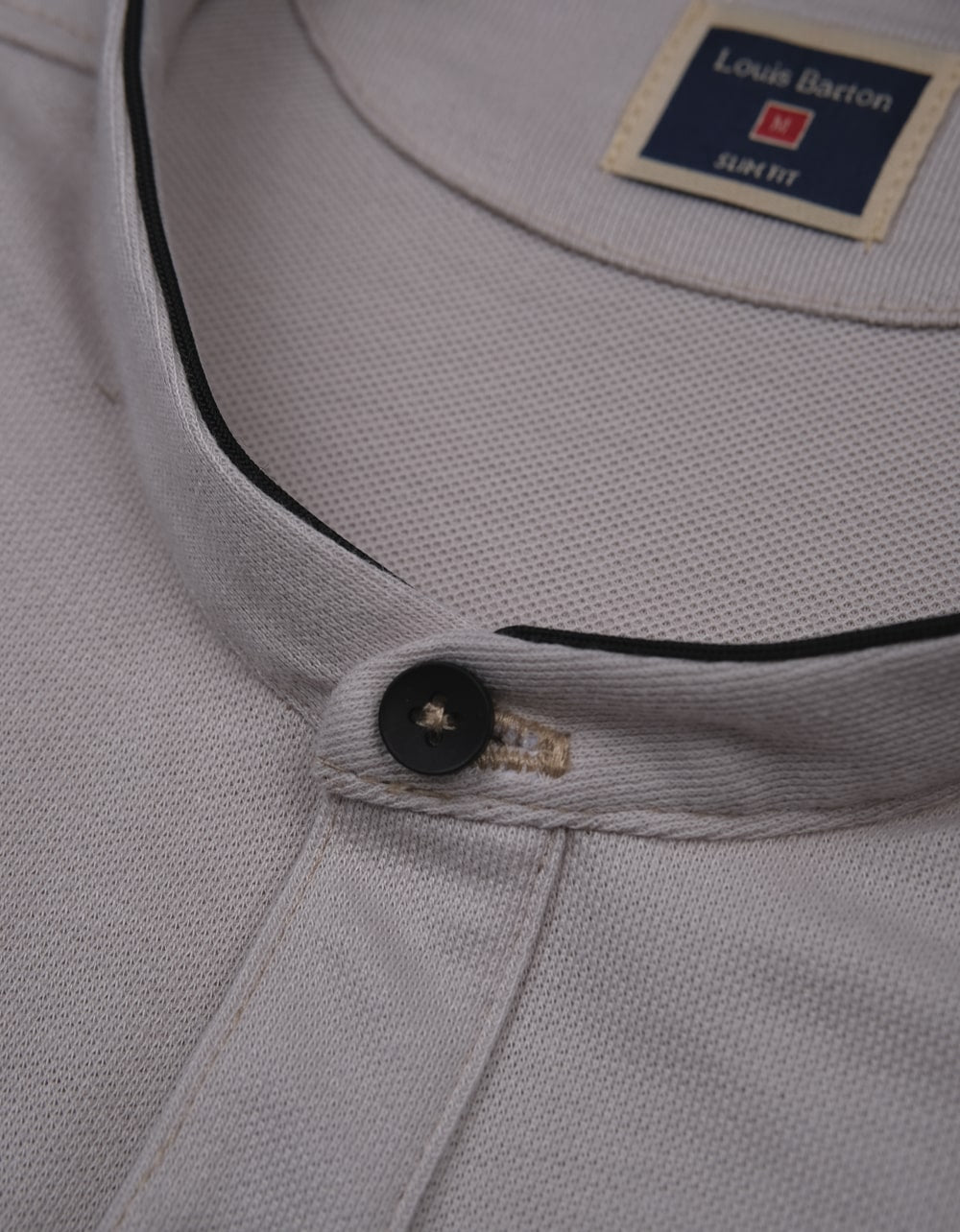 Camiseta Polo Solo Fondo Color Beige Cuello Neru