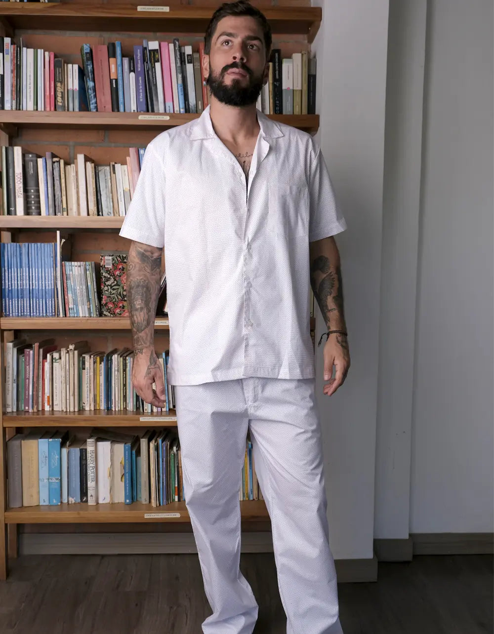 Pijama Manga Corta  Blanca Estampado Puntos Rojos Y Azules