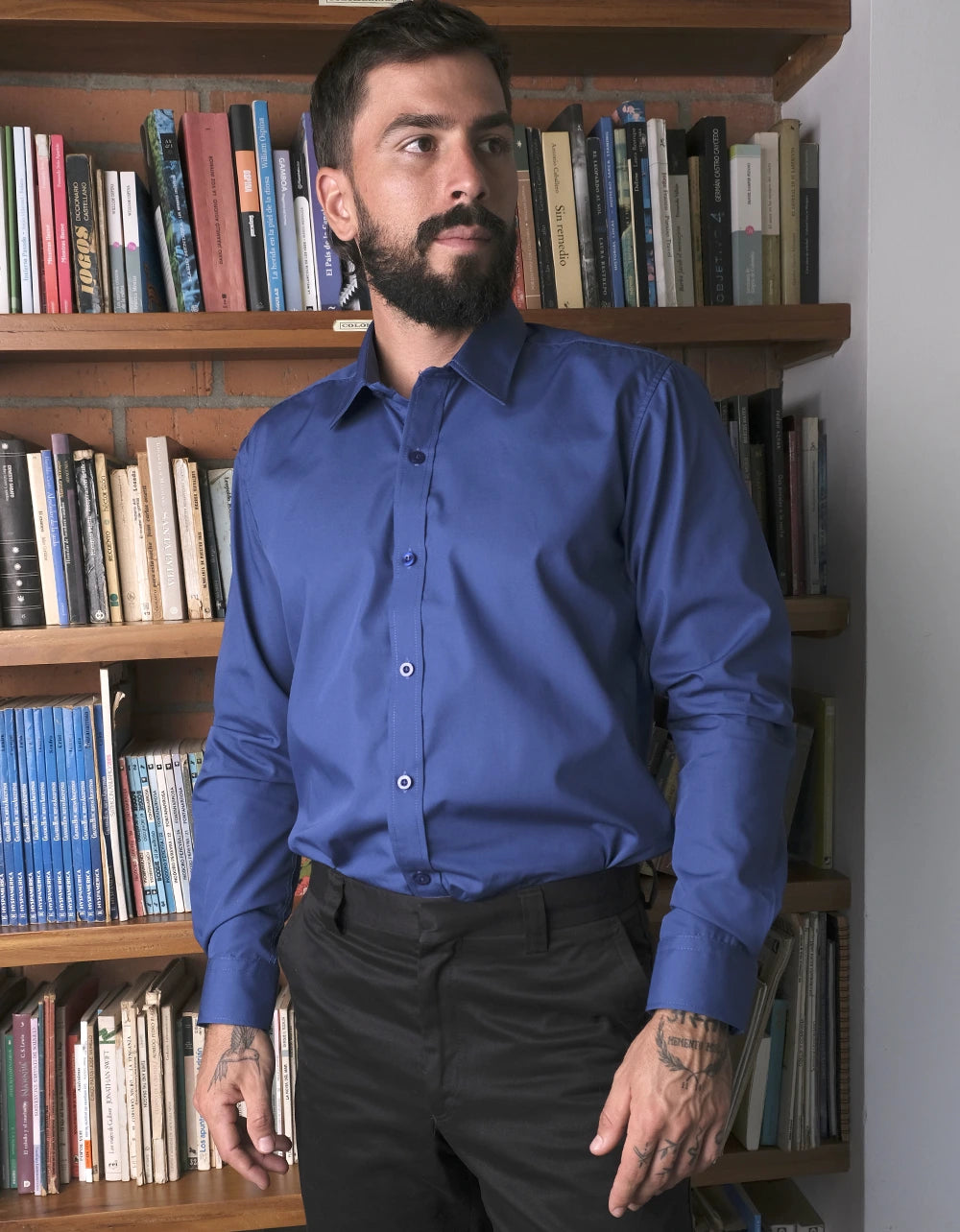 Camisa Manga Larga Sin Textura Color Azul Oscuro - Moldería slim