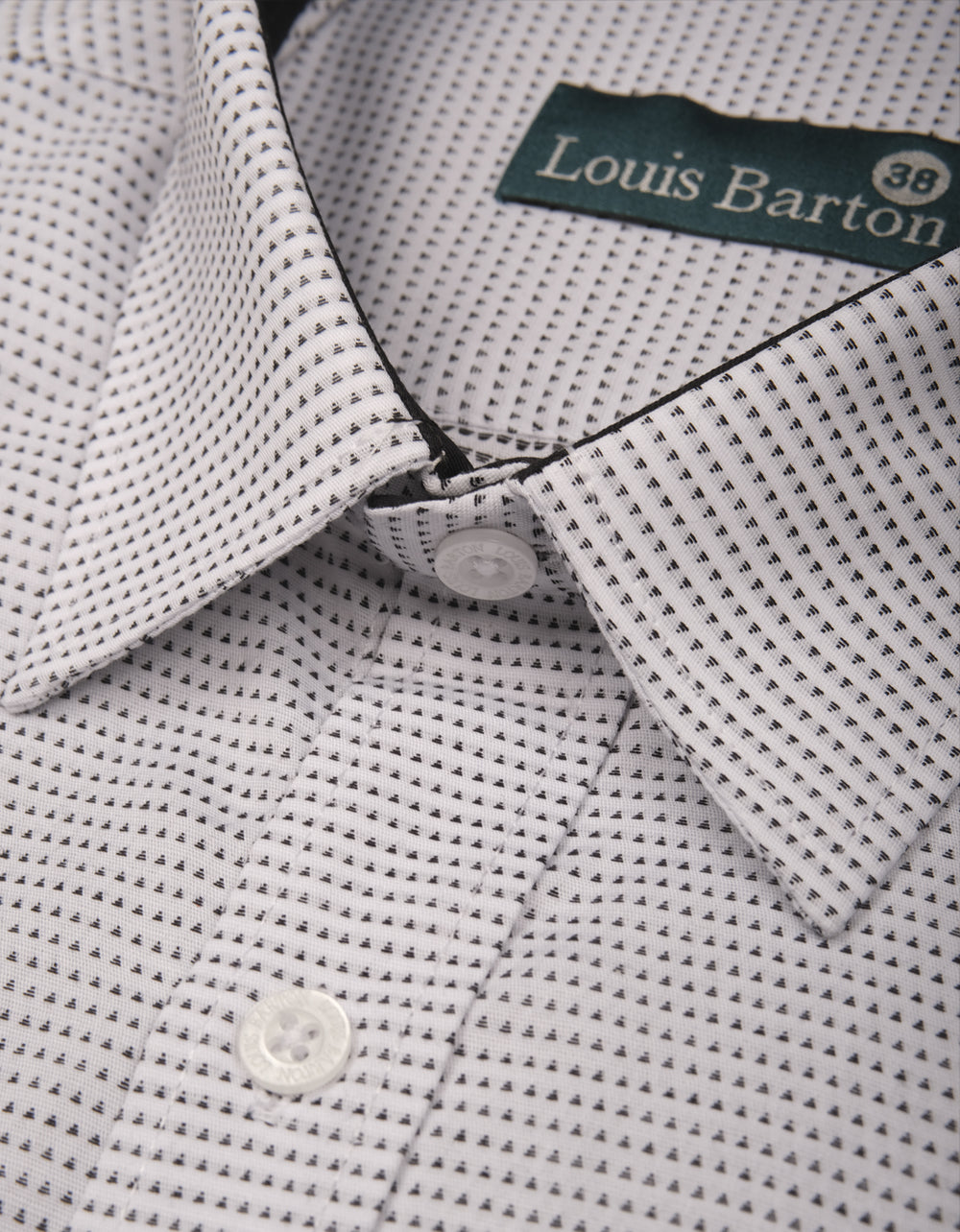 Camisa Manga Larga Blanca Triángulos Negros - Moldería slim