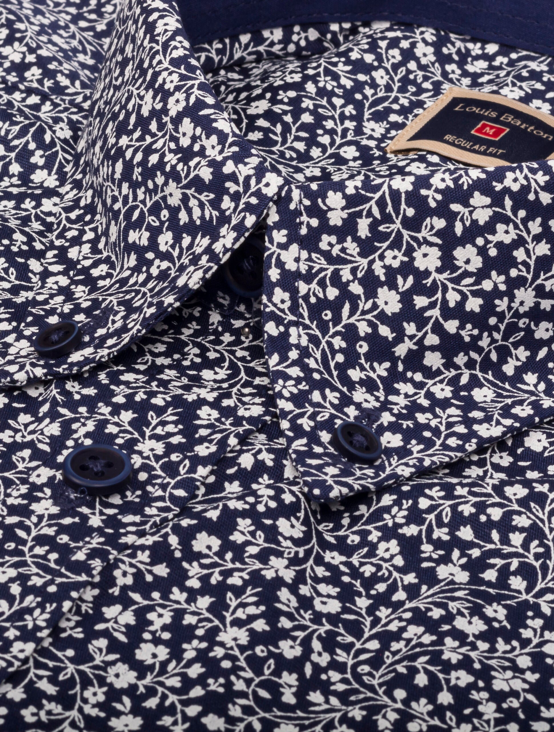 Camisa Manga Corta Blanca Print Flores Azules Oscuras - Moldería informal
